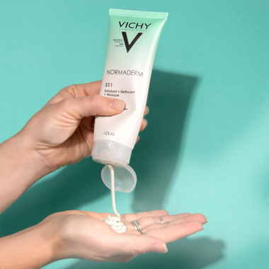 Kem tẩy tế bào chết 3 tác dụng Vichy Normaderm 3In1 Scrub + Cleanser + Mask (125ml)