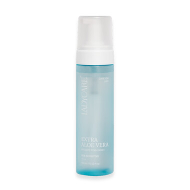 Bọt vệ sinh Ladycare Extra Aloe Vera