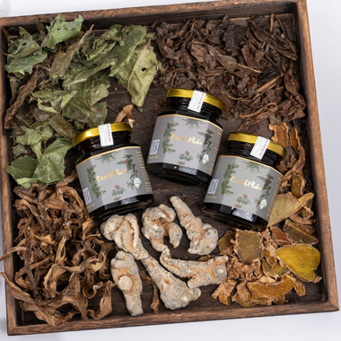 Cao Vị Nhân Đại Phú hỗ trợ cho phụ nữ mắc u xơ, u nang lành tính (Hộp x 3 lọ)